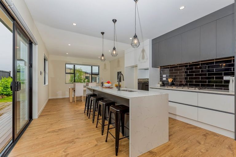 Photo of property in 4 Vintry Drive, Kumeu, 0810