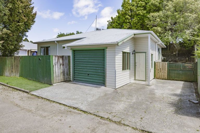 Photo of property in 4/8 Eulogy Place, Randwick Park, Auckland, 2105
