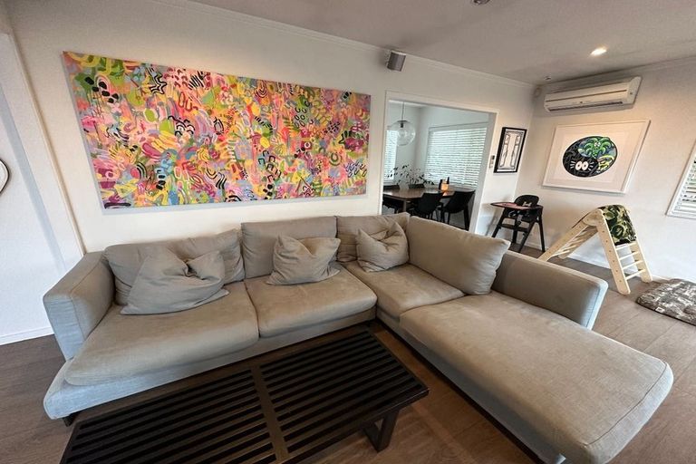 Photo of property in 3 Sispara Place, Beach Haven, Auckland, 0626