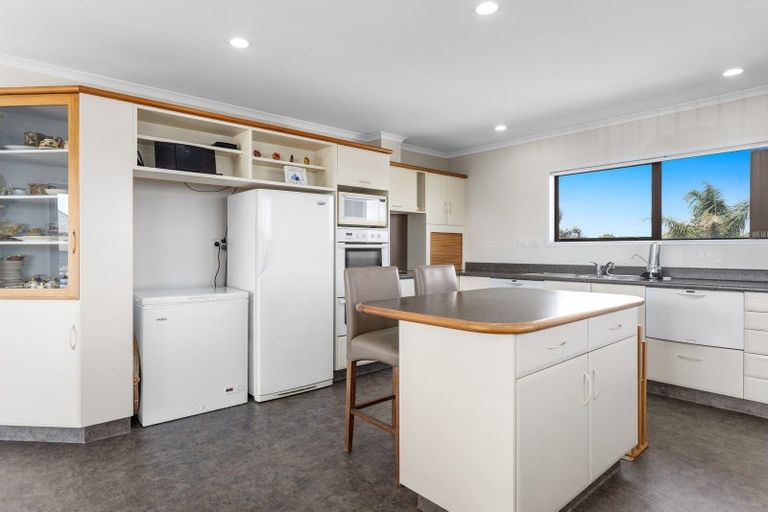 Photo of property in 14 Commodores Close, Coastlands, Whakatane, 3120