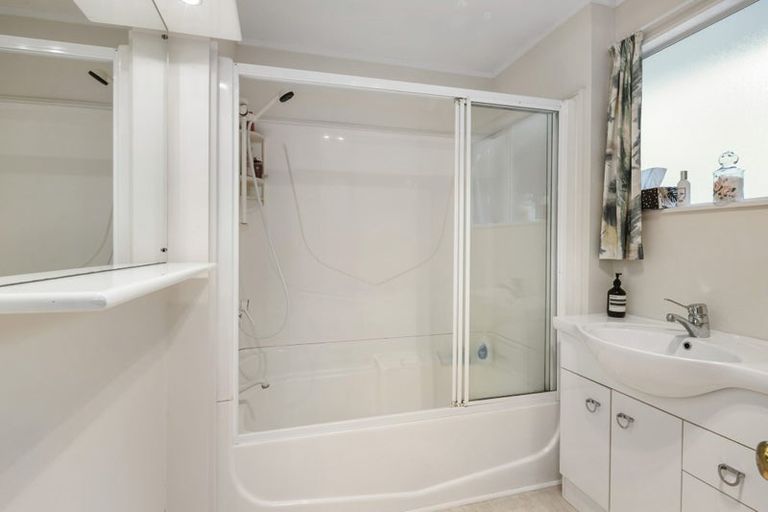 Photo of property in 4/378 Evans Bay Parade, Hataitai, Wellington, 6021