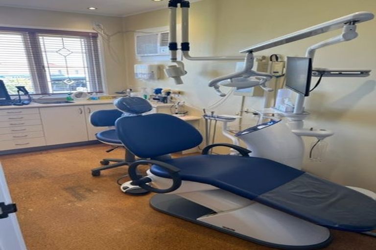 Photo of property in 40 Te Atatu Road, Te Atatu South, Auckland, 0610