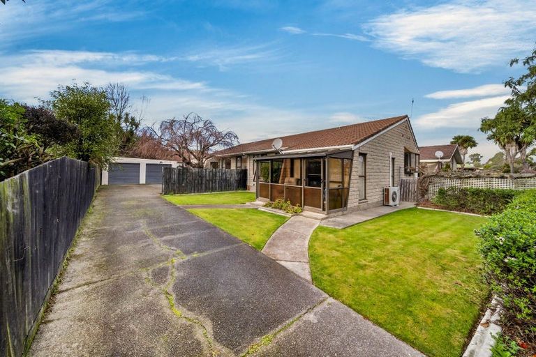 Photo of property in 2/44 Chipping Lane, Redwood, Christchurch, 8051