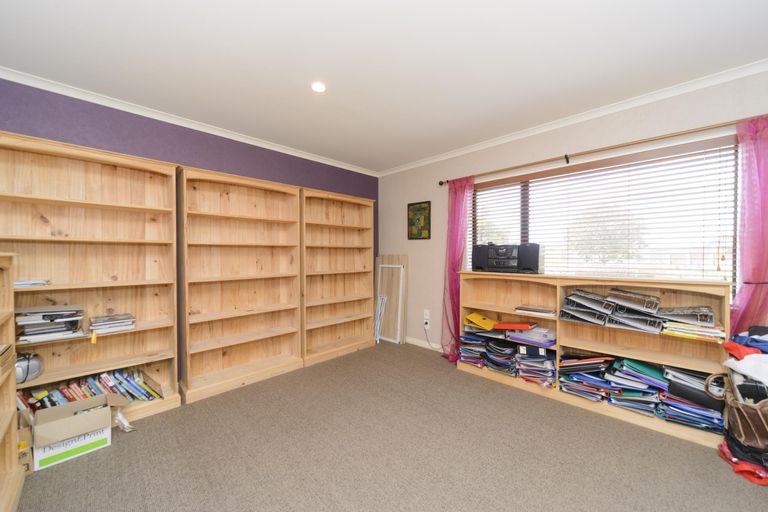 Photo of property in 17 Liberty Grove, Kelvin Grove, Palmerston North, 4414