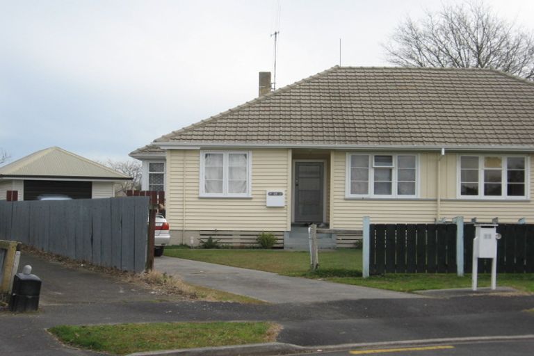 Photo of property in 11 Searancke Place, Fairfield, Hamilton, 3214