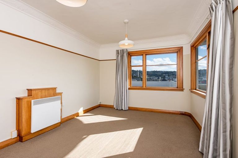 Photo of property in Ionian Flats, 123-125 Brougham Street, Mount Victoria, Wellington, 6011