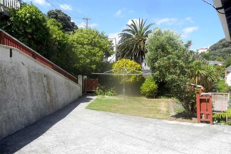 Photo of property in 44 Tio Tio Road, Miramar, Wellington, 6022