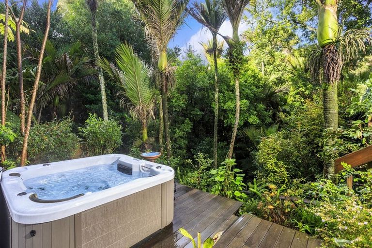 Photo of property in 1/51 Roberts Road, Glenfield, Auckland, 0629