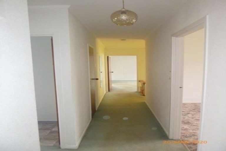 Photo of property in 16 Crompton Road, Massey, Auckland, 0614