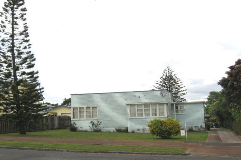 Photo of property in 38 Smale Street, Point Chevalier, Auckland, 1022