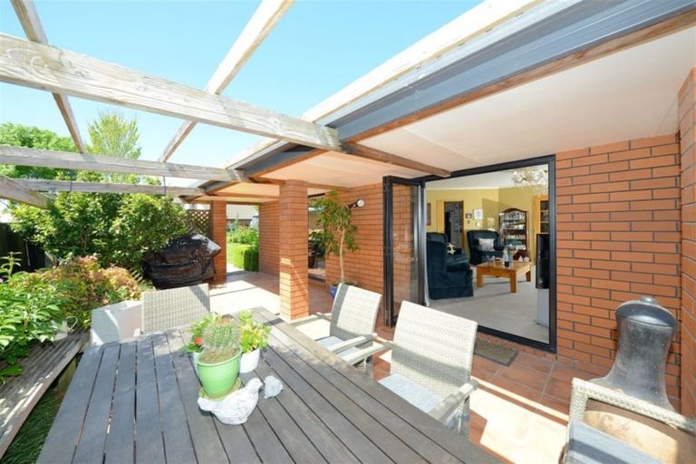 Photo of property in 23 Hatfield Place, Avonhead, Christchurch, 8042