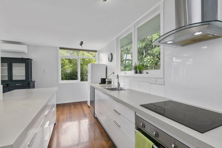 Photo of property in 156 Miromiro Road, Normandale, Lower Hutt, 5010