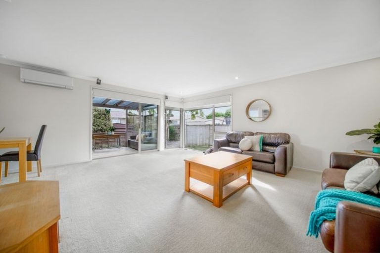 Photo of property in 1/36 Darren Crescent, Half Moon Bay, Auckland, 2012
