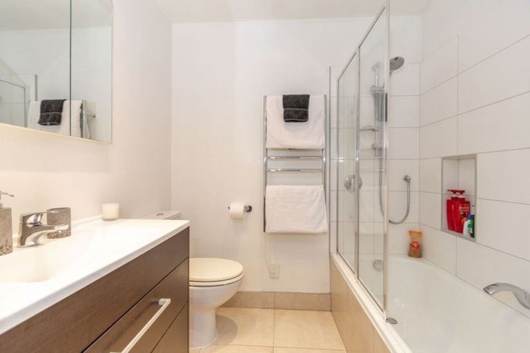 Photo of property in 1012 Great North Road, Point Chevalier, Auckland, 1022