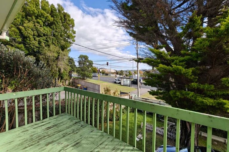 Photo of property in 2/717 East Coast Road, Browns Bay, Auckland, 0630
