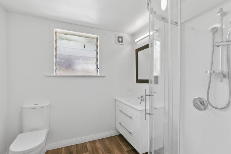 Photo of property in 88 Queenwood Road, Levin, 5510