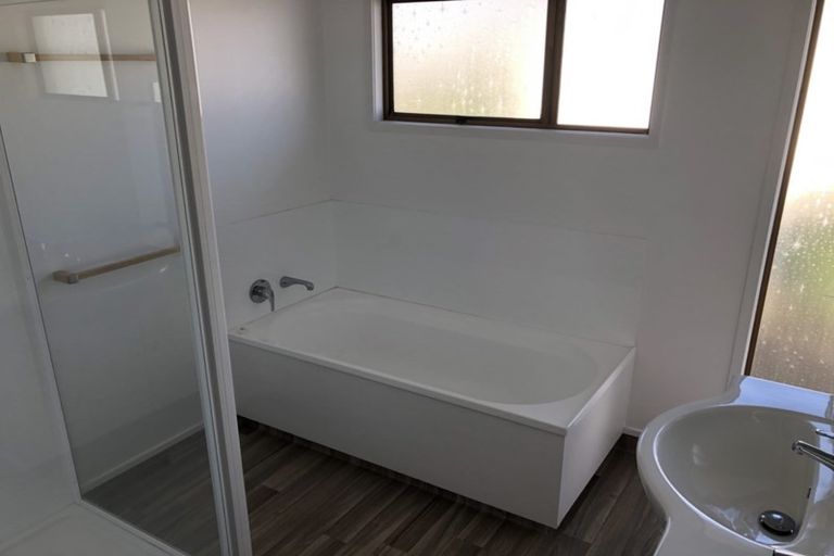 Photo of property in 85 Wade River Road, Stanmore Bay, Whangaparaoa, 0932