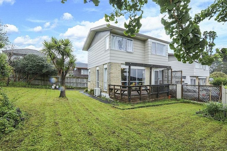 Photo of property in 1/12 Ballater Place, Highland Park, Auckland, 2010