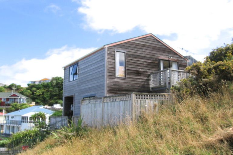 Photo of property in 33 Wye Street, Island Bay, Wellington, 6023