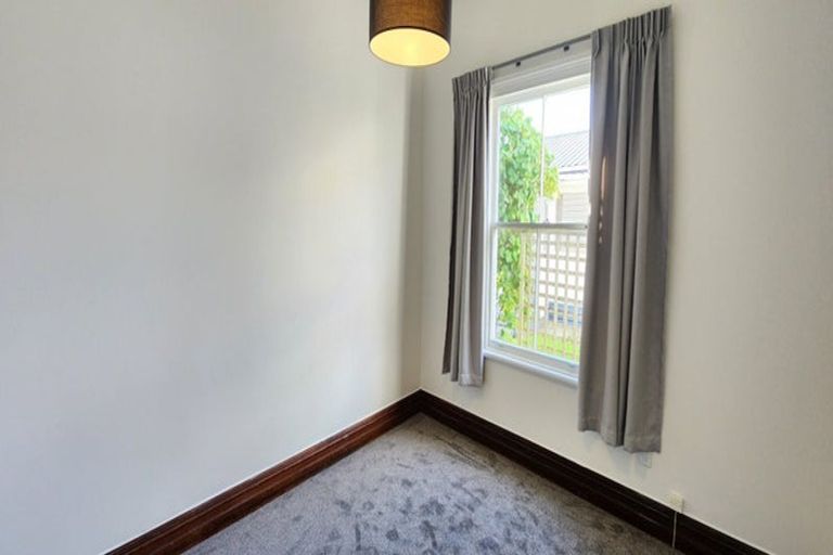Photo of property in 8 Cutfield Road, New Plymouth, 4310