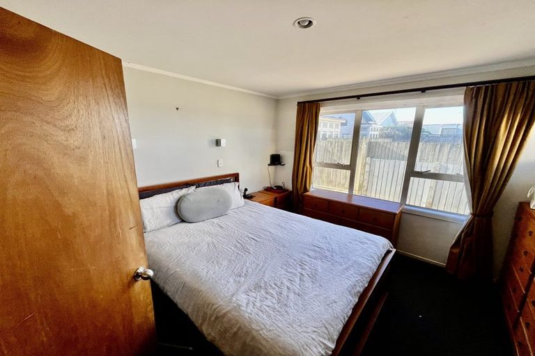 Photo of property in 4/30 Lyall Parade, Lyall Bay, Wellington, 6022