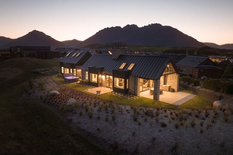 Photo of property in 40 Cunninghams Drive, Jacks Point, Queenstown, 9371