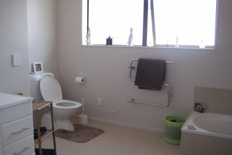 Photo of property in 51 Tiriwa Drive, Massey, Auckland, 0614