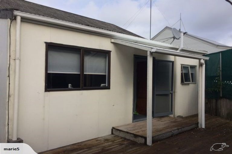 Photo of property in 253 Courtenay Street, Strandon, New Plymouth, 4312