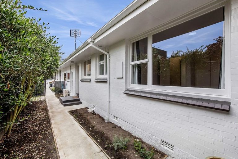 Photo of property in 2/111 Aikmans Road, Merivale, Christchurch, 8014