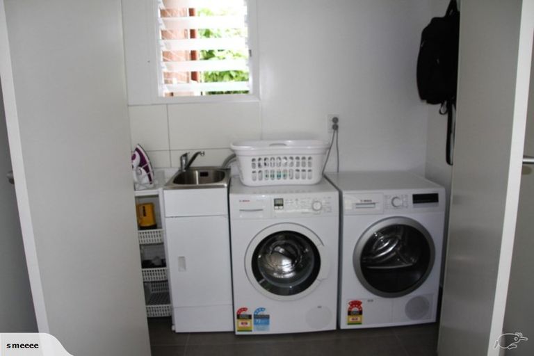 Photo of property in 43 Sharon Road, Waiake, Auckland, 0630