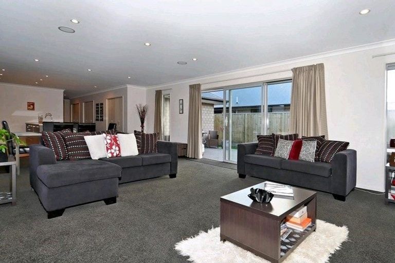 Photo of property in 36 Little Oaks Drive, Yaldhurst, Christchurch, 8042