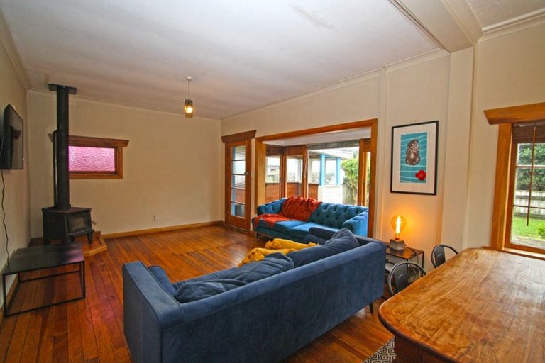 Photo of property in 25 Roy Terrace, Moturoa, New Plymouth, 4310