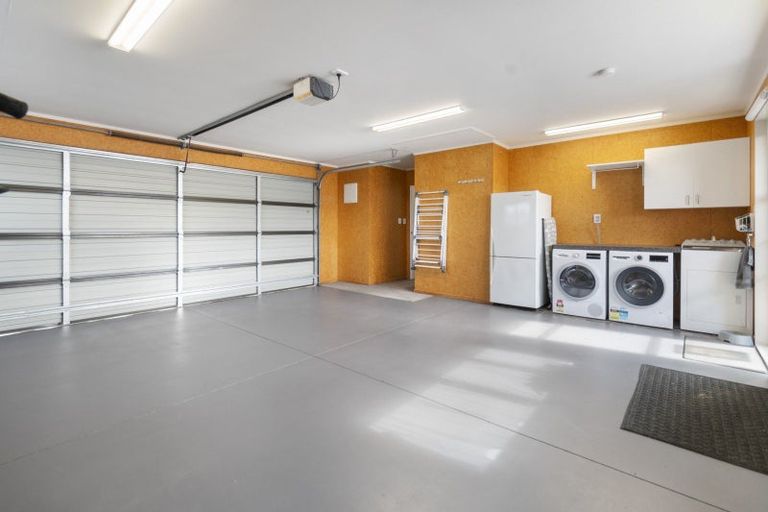 Photo of property in 11 Geneva Terrace, Kelvin Grove, Palmerston North, 4414