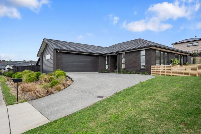 Photo of property in 12 Porokaiwhiri Avenue, Helensville, 0800