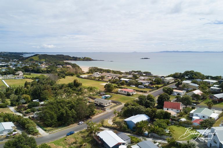 Photo of property in 10 Paradise Road, Coopers Beach, 0420