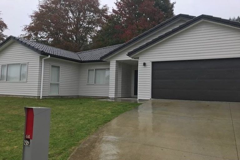 Photo of property in 44 Crabb Fields Lane, Riverhead, 0820