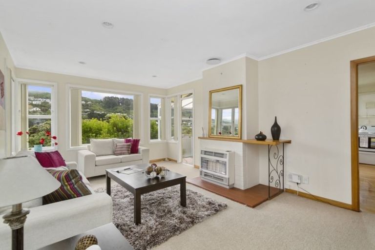 Photo of property in 14 Hinau Street, Tawa, Wellington, 5028