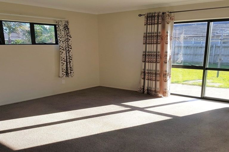 Photo of property in 20 Roto View, One Tree Point, 0118