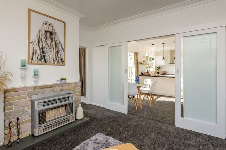 Photo of property in 98 Queen Street West, Levin, 5510