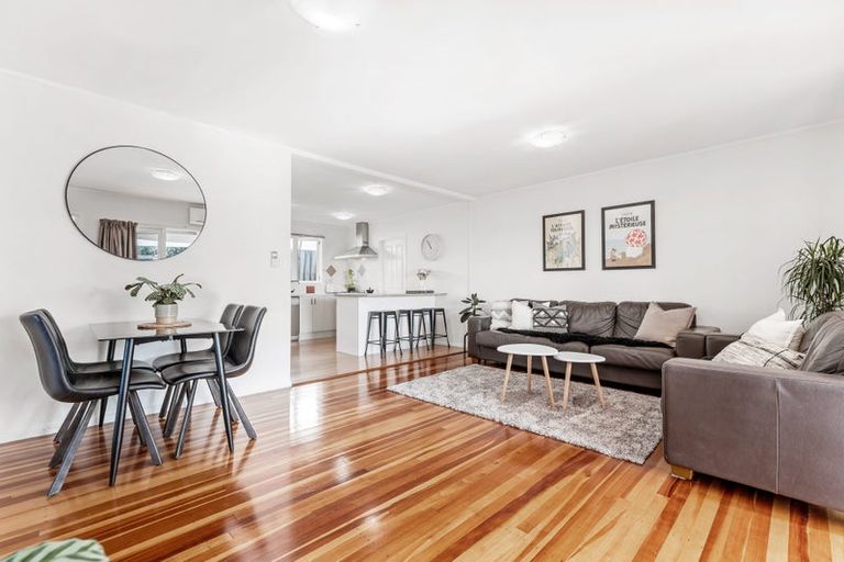 Photo of property in 11b Waiora Road, Stanmore Bay, Whangaparaoa, 0932