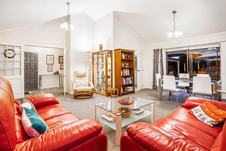 Photo of property in 27 Glucina Avenue, West Harbour, Auckland, 0618