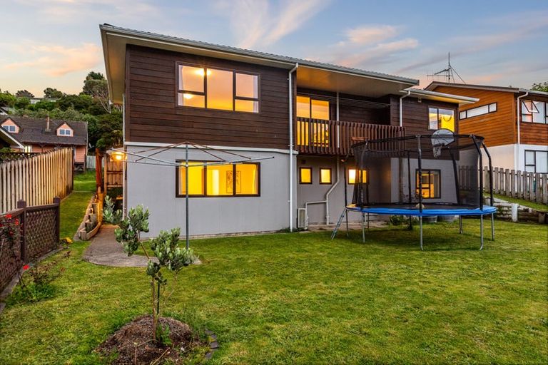 Photo of property in 17 Shackle Lane, Whitby, Porirua, 5024