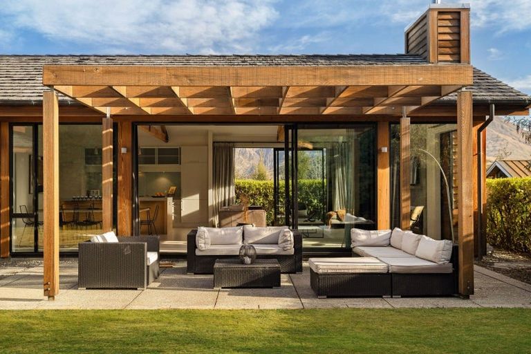 Photo of property in 2 Buckler Court, Jacks Point, Queenstown, 9371