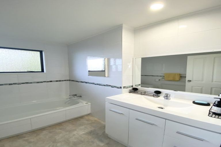 Photo of property in 138 Weatherly Road, Torbay, Auckland, 0630