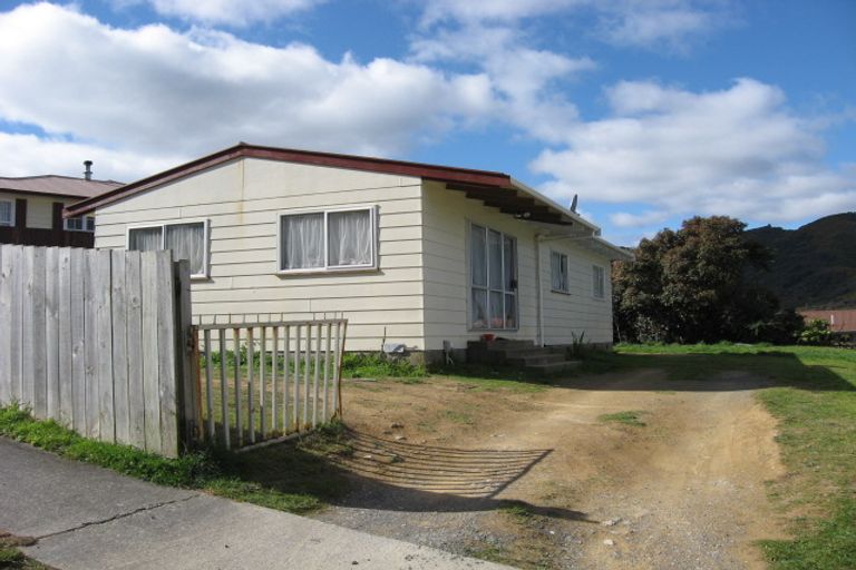 Photo of property in 16 Newburn Grove, Wainuiomata, Lower Hutt, 5014