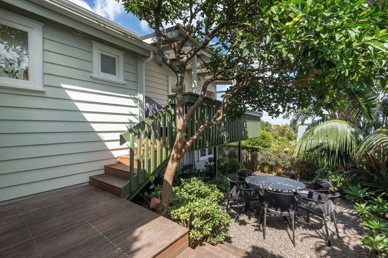 Photo of property in 17 Rangatira Road, Birkdale, Auckland, 0626