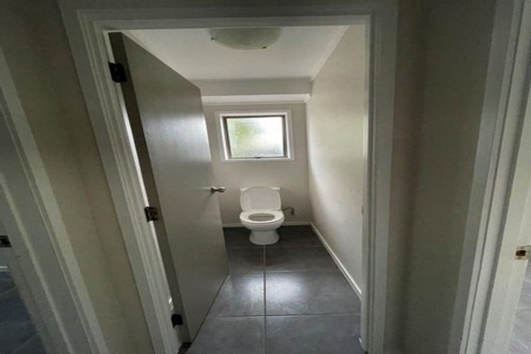 Photo of property in 24 Jillteresa Crescent, Half Moon Bay, Auckland, 2012