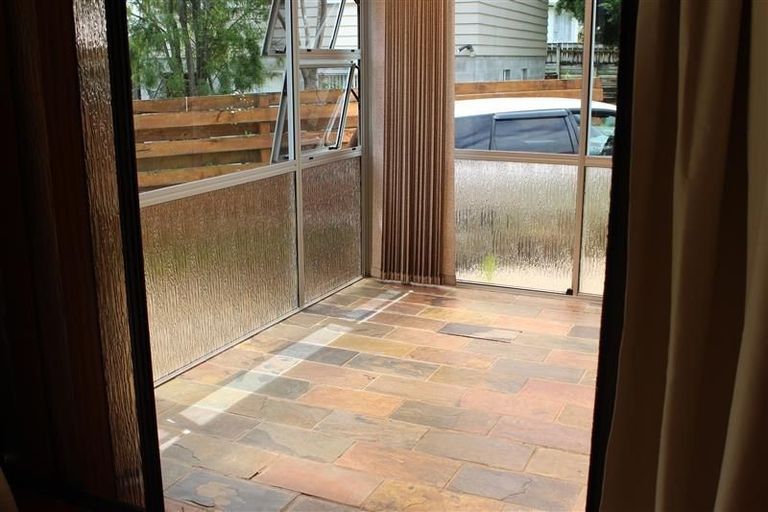 Photo of property in 12 Kendal Place, Merrilands, New Plymouth, 4312