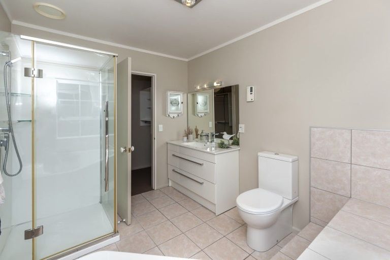 Photo of property in 34 Awanui Drive, Waikanae, 5036