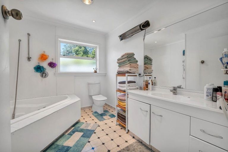 Photo of property in 57 Huatoki Street, Vogeltown, New Plymouth, 4310